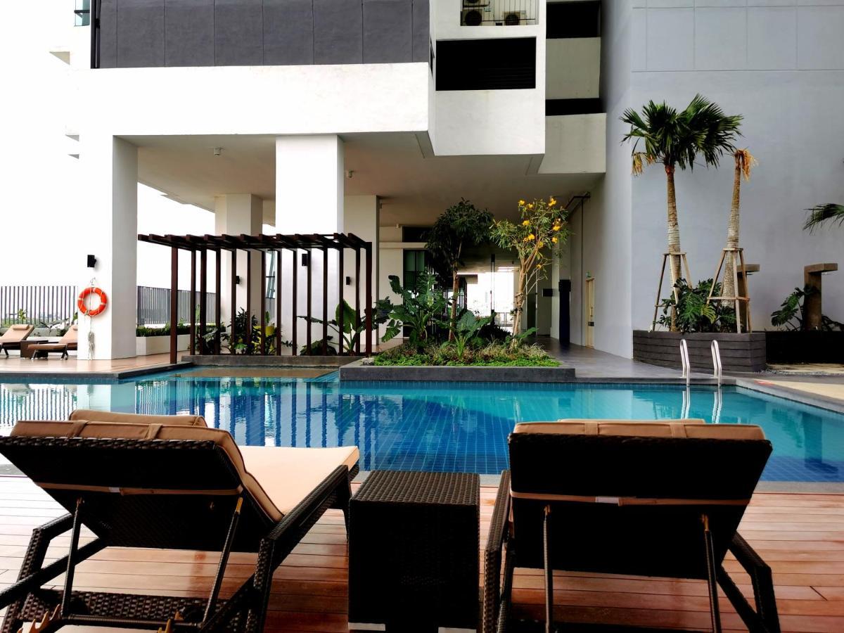 Apartment Mid Valley Southkey Mosaic Cozy At *