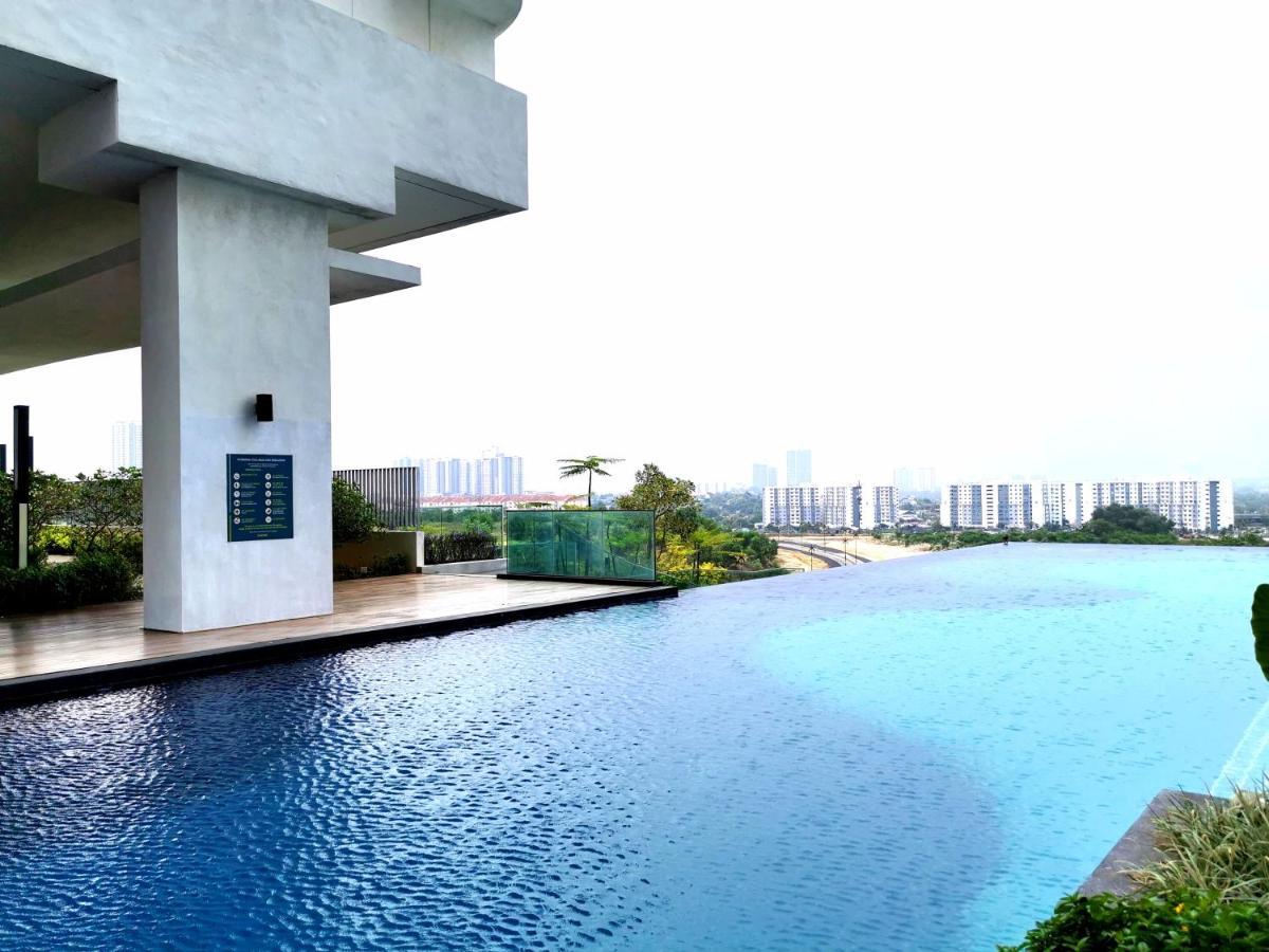 Apartment Mid Valley Southkey Mosaic Cozy At *